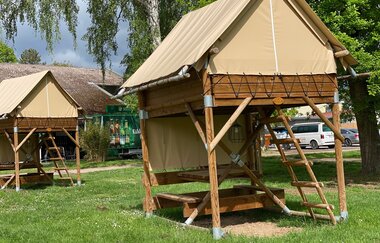 Verschiedene Unterkunftsmöglichkeiten im Azur Camping Wertheim.