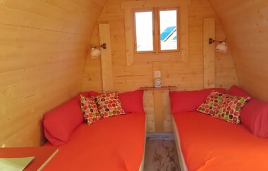 Im Campingpod hast du innen zwei einzelne Betten