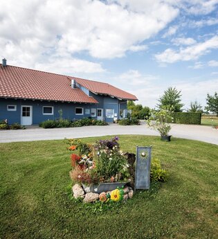 Blick auf den Eingangsbereich vom Campingparadies Franken.
