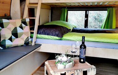 Innenraum Schlaffass Campingplatz Oberes Leintal | Schwaigern | HeilbronnerLand