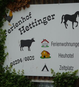 Schild beim Ferienhof Hettinger
