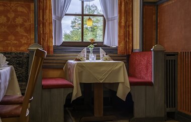 Gepolsterte Nische für ein schönes Essen zu zweit