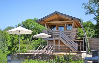 Sauna im Jägerhausstil mit Holz