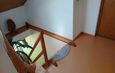 Träumen unter Bäumen in Kirchberg: Treppenhaus
