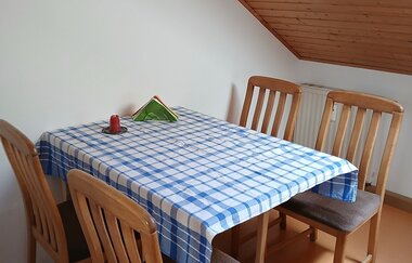 Träumen unter Bäumen in Kirchberg: Esstisch