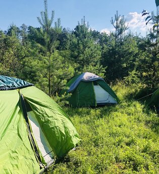 Trekking-Camp Sonnenberg mit 3 Zelten inmitten der Natur