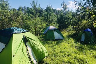 Trekking-Camp Sonnenberg mit 3 Zelten inmitten der Natur