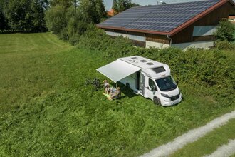 Der Stellplatz ist auf einer Wiese