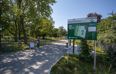 Einfahrt des Wohnmobilstellplatzes Bruchsal