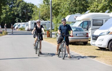 Wohnmobilisten auf dem Stellplatz