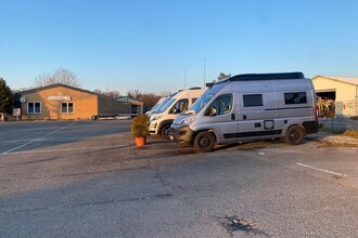 Wohnmobilstellplatz am Hirschfeldsee | Sperrfechter Freizeitpark