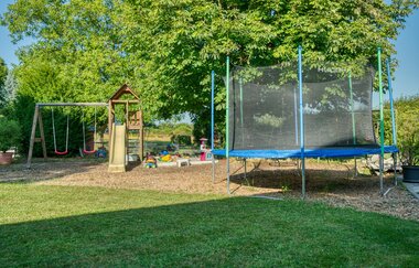 Ferienhof Laurentius - Garten mit Spielplatz und Trampolin