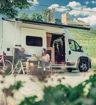 Wohnmobil vor Burg Neipperg | Weingut Echle | HeilbronnerLand