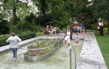 Schlosspark - Kneippanlage Wassertretbecken