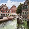 Brunnen und Fachwerkhäuser in Historische Altstadt Ladenburg