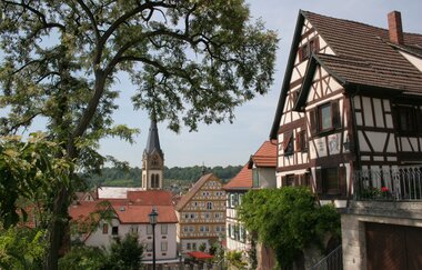 Ausblick auf die Altstadt von Möckmühl mit Fachwerk und Kirche