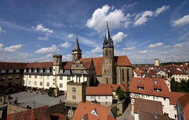 Das Schloss und die Stiftskirche bilden ein Ensemble