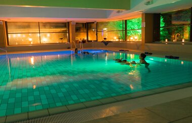 Abendstimmung in der Katzenbuckel Therme Waldbrunn | Odenwald