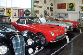 Historische PKW im Museum