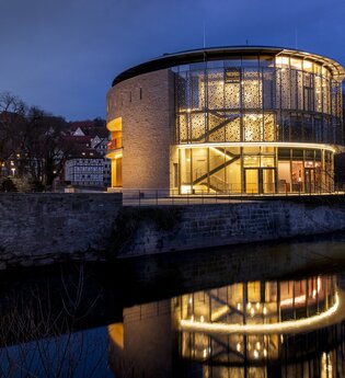 Das Neue Globe bei Nacht. Foto: Jürgen Weller