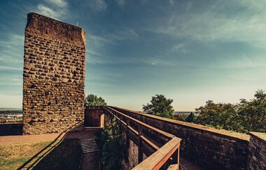 Roter Turm mit Wehrgang