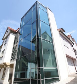Gläserne Außenfassade vom Stadtmuseum in Künzelsau