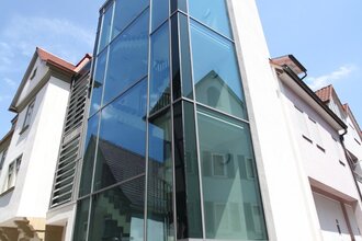 Gläserne Außenfassade vom Stadtmuseum in Künzelsau