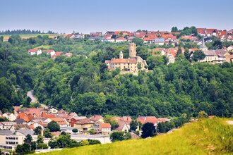 Burg und Altkrautheim im Vordergrund