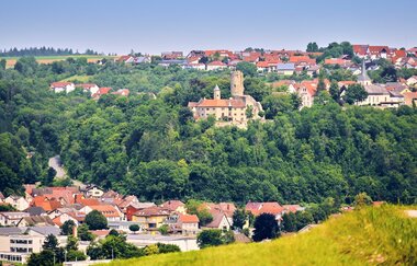 Burg und Altkrautheim im Vordergrund